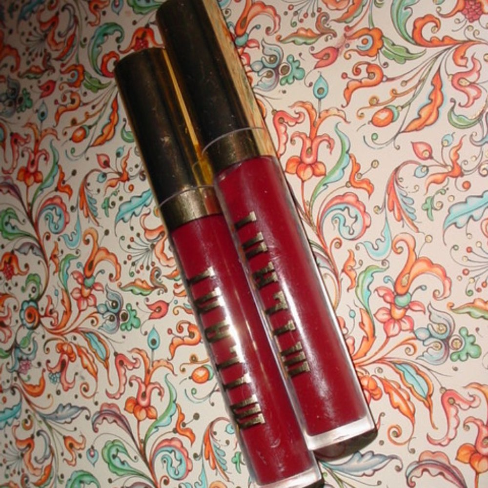 MILANI New Stay Put Liquid Lipstick GO OFF 220 x2